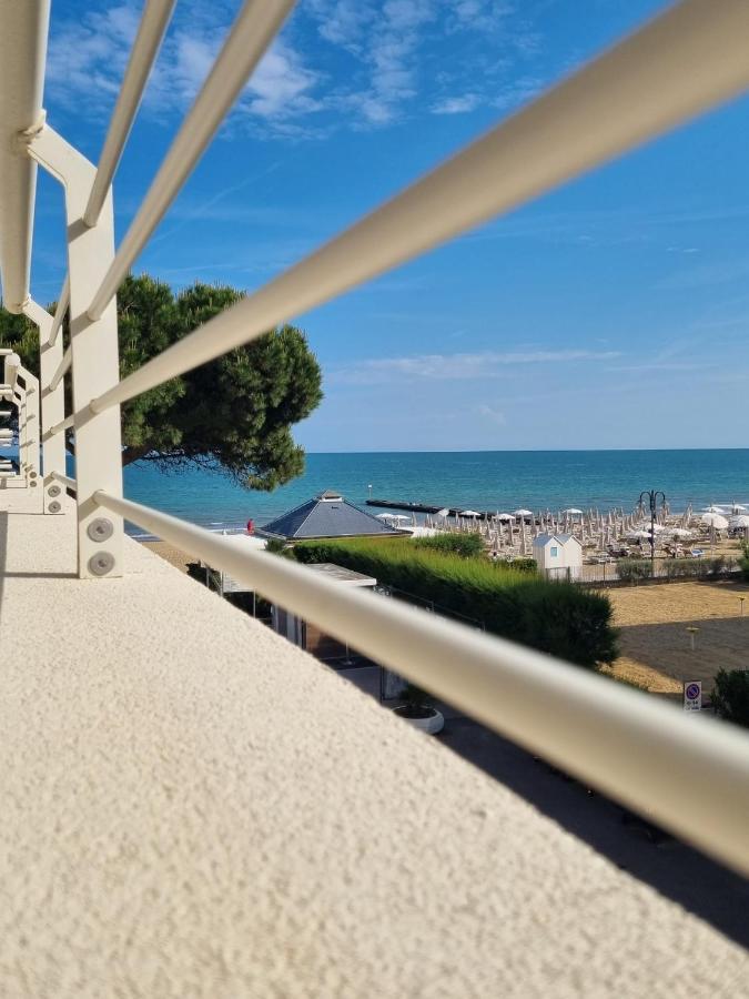 Sea View Apartment With Swimming Pool Lido di Jesolo Exterior photo